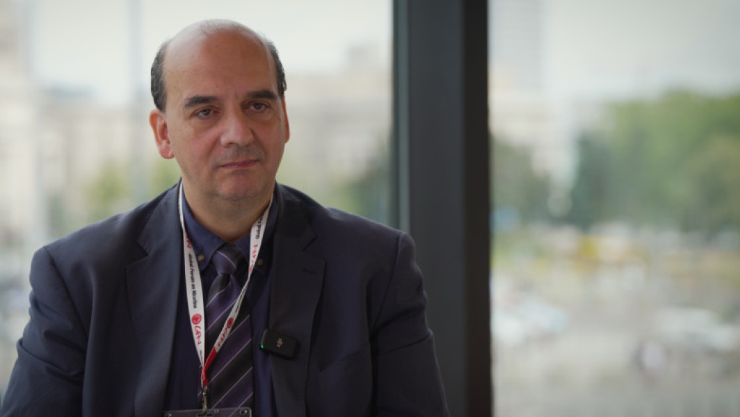 Accesul limitat al consumatorilor la discuțiile internaționale despre politici anti-fumat creează riscuri pentru reducerea riscurilor, avertizează expertul Konstantinos Farsalinos