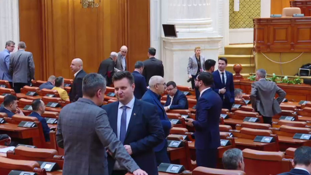Politicienii preferă să păstreze sinecurile de partid în loc să reformeze companiile de stat
