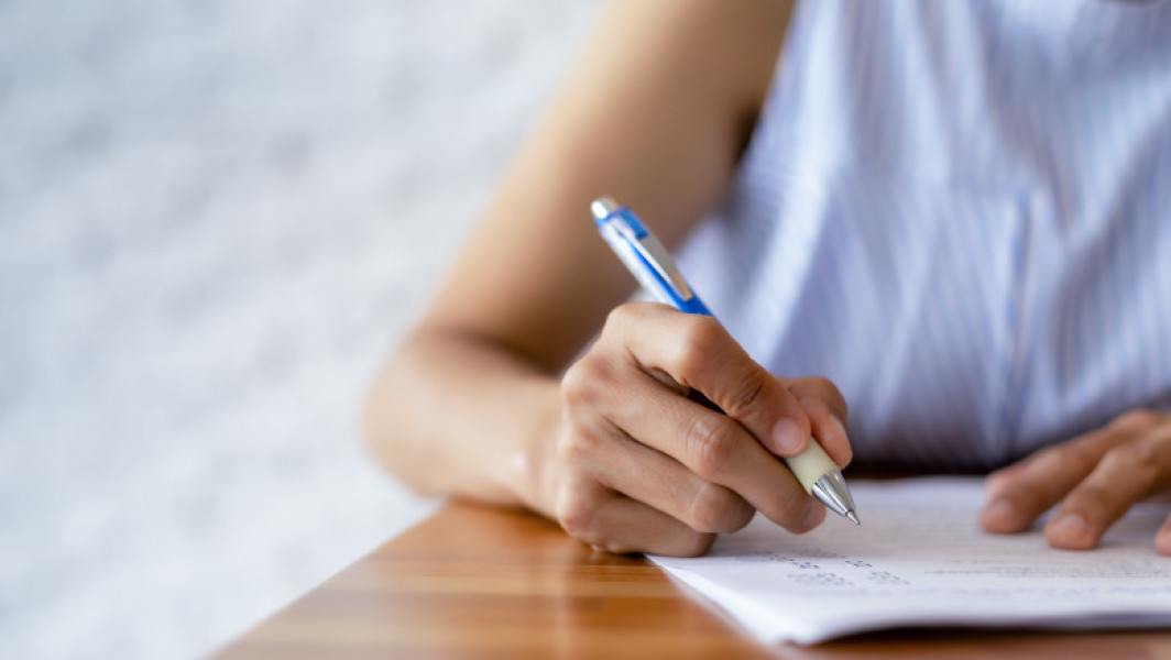 Rezultatele inițiale ale Evaluării Naționale pentru clasa a VIII-a, din anul școlar 2024-2025, vor fi afișate marți, 3 iulie 2025. Elevii pot verifica notele și, dacă sunt nemulțumiți, pot depune cereri pentru vizualizarea lucrărilor între orele 14:00 și 18:00. Potrivit procedurilor stabilite de Ministerul Educației, cererile trebuie însoțite de documentele completate conform regulamentului în vigoare.
