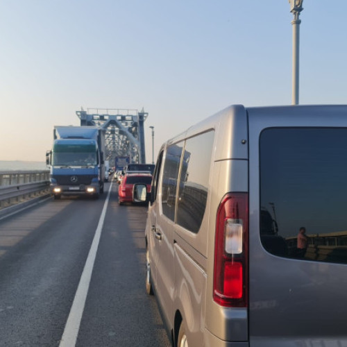 Restricții de circulație pePodul Prieteniei Giurgiu-Ruse din cauza temperaturilor caniculare