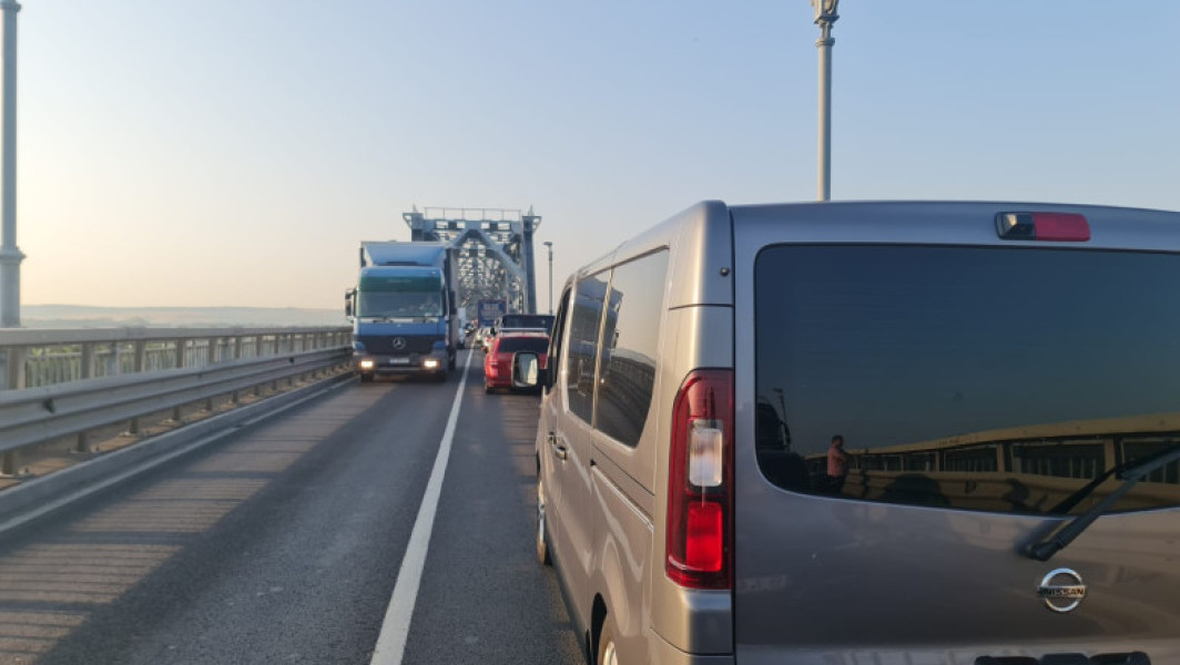 Restricții de circulație pePodul Prieteniei Giurgiu-Ruse din cauza temperaturilor caniculare