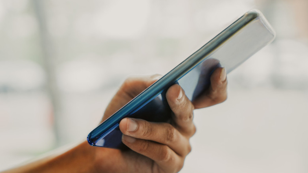 Tânăr de 24 de ani, prins în pădure după ce a furat un telefon și a apelat 112 de pe el