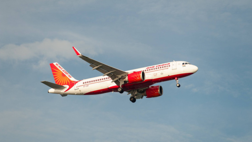 Autoritatea aeronautică din India a impus sancțiuni companiei Air India Express în luna martie, din cauza faptului că nu a înlocuit la timp anumite componente ale motorului unui avion Airbus A320, conform unei directive de siguranță emisă de Agenția pentru Siguranța Aviatiei din Uniunea Europeană (EASA). Potrivit unui document guvernamental consultat de Reuters, compania a fost acuzată și de falsificarea înregistrărilor de mentenanță pentru a demonstra o conformare fictivă.