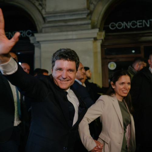 mai mult de jumătate dintre români susțin activitatea lui nicușor dan, în timp ce peste o treime sunt total împotriva