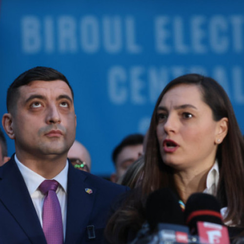 ținătoare a majorității în Parlament, nu susțin inițiativa AUR de a depune o moțiune de cenzură împotriva guvernului Bolojan, care și-a asumat răspunderea pentru pachetul fiscal. Liderul AUR, George Simion, afirmă că mai sunt necesare doar cinci semnături pentru a putea depune moțiunea, și că această acțiune poate fi făcută chiar în septembrie, dacă se va dori.