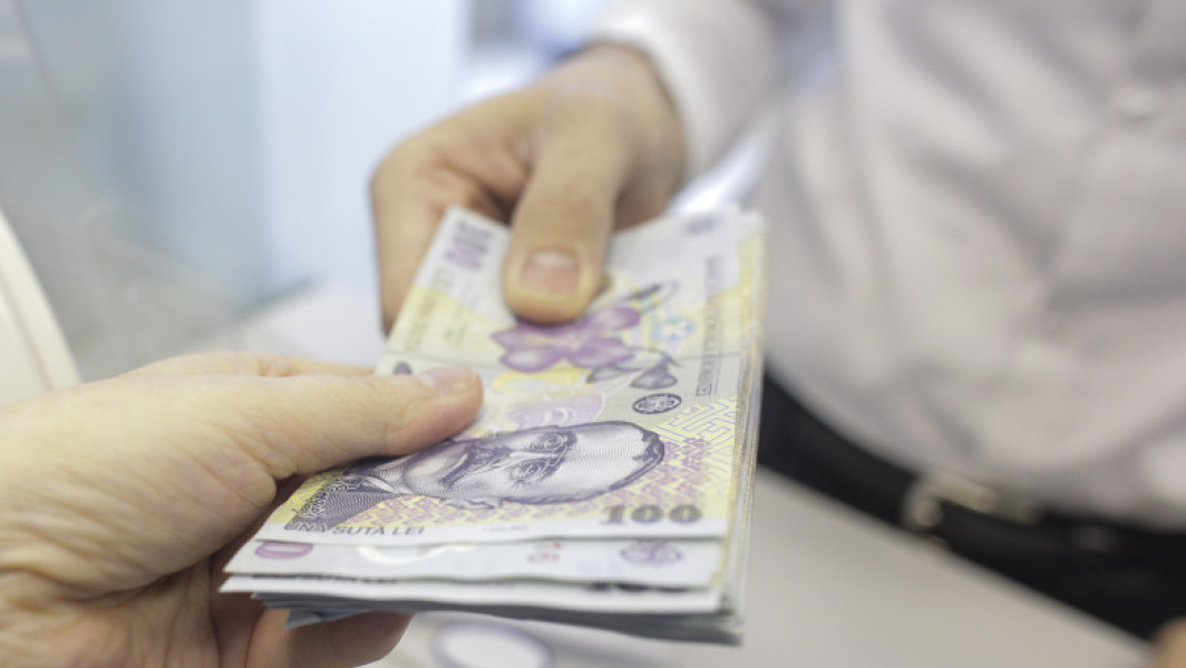 ROBOR la trei luni a înregistrat o scădere, ajungând joi la 6,75% pe an, de la 6,77% în ziua anterioară, potrivit datelor publicate de Banca Națională a României (BNR). La începutul anului, indicele se situa la 5,92%, dar a început să crească din data de 6 mai, după primul tur al alegerilor prezidențiale, când a urcat la 6,08%.