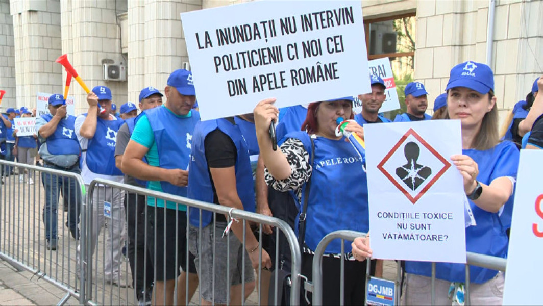 Protest al sindicaliștilor de la Apele Române în fața Ministerului Mediului