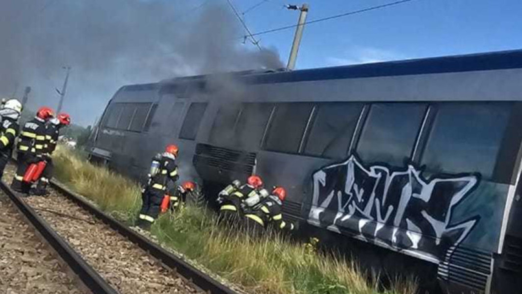 Incendiu la locomotiva unui tren în zona de intrare în Pașcani