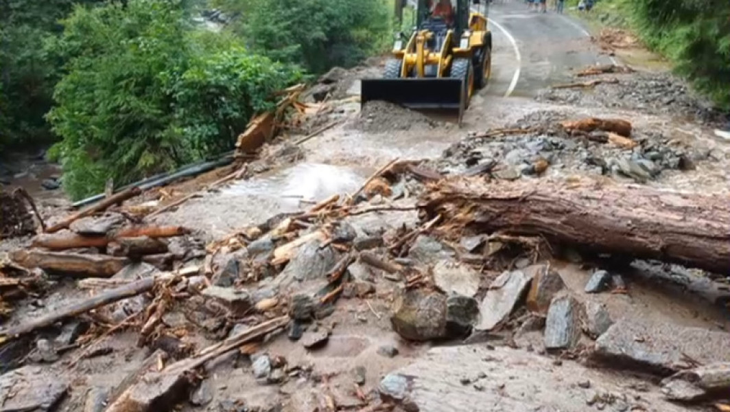 Transfăgărășanul, blocat din cauza unei furtuni puternice