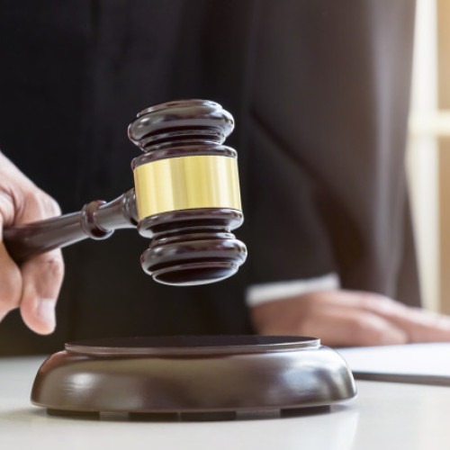 Conform declarațiilor ministrului justiției despre pensiile speciale, nu se vizează tăierea acestora, ci o ajustare a vârstei de pensionare pentru magistrați