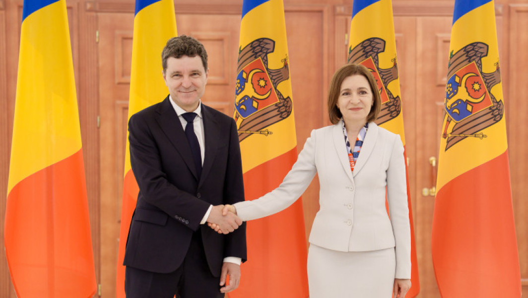 Nicusor Dan, într-un interviu pentru ziarul german Frankfurter Allgemeine Zeitung, a discutat despre subiecte importante, printre care și posibilitatea unirii cu Republica Moldova. Potrivit sursei, președintele României a fost întrebat de corespondentul Michael Martens despre sprijinul său pentru unirea celor două țări, chiar dacă în prezent nu există o majoritate clară pentru această idee în Moldova.