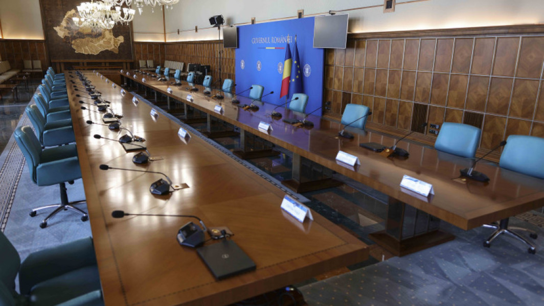 Funcționarii publici și lucrătorii contractuali din primării protestează împotriva noilor măsuri de austeritate anunțate de Guvernul Bolojan