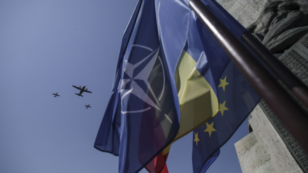Ceremonie și spectacol aerian de Ziua aviatiei române și a forțelor aeriene