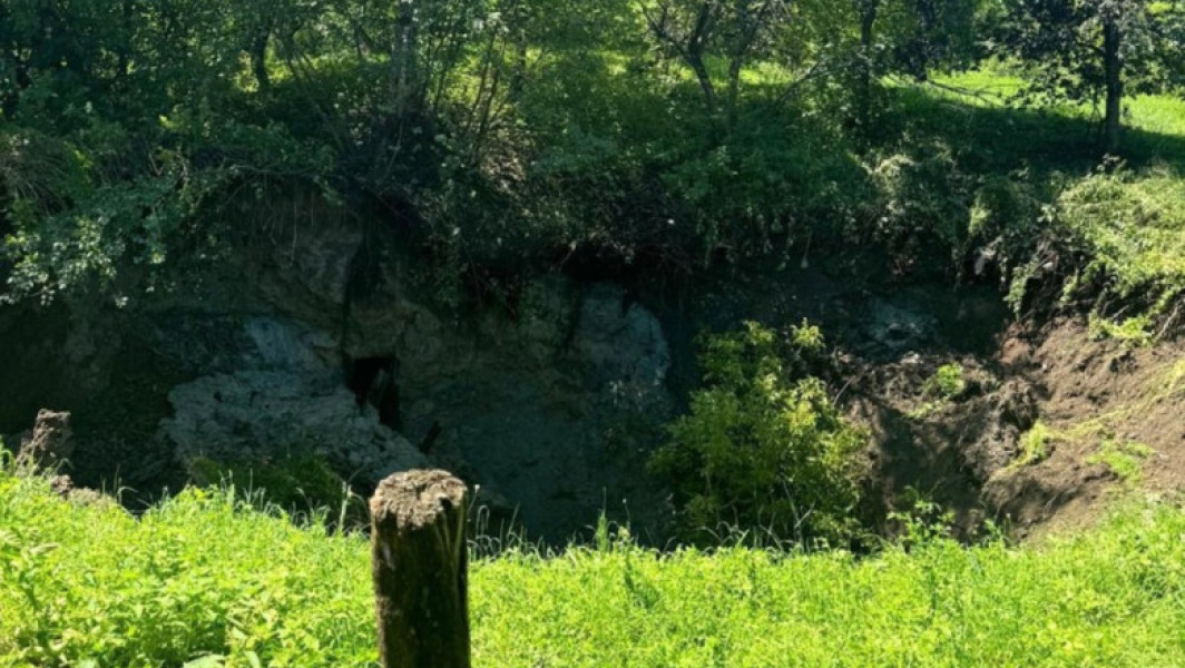 Alunecare de teren în Maramureș, afectând foste mine de sare