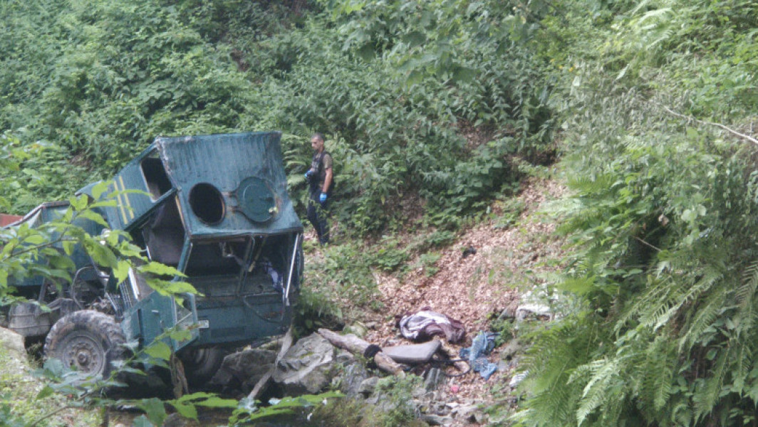 Accident grav în Gorj: două persoane au pierdut viața și patru au fost rănite într-un accident rutier