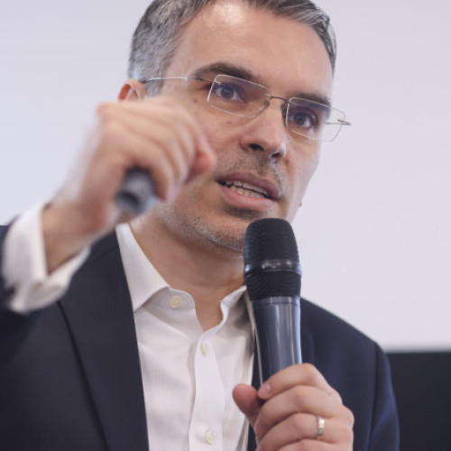 Nostalgia față de regimul comunist în rândul românilor: de ce percepția este distorsionată