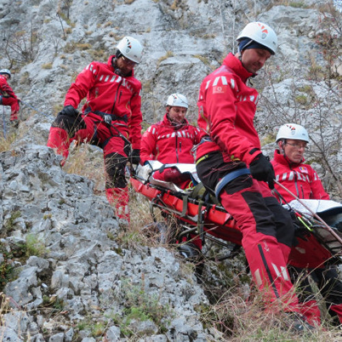 reduclerea sporurilor pentru salvatorii montani, o măsura considerată nedreaptă de către Salvamont România