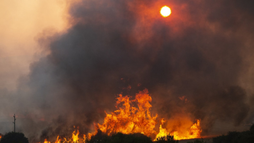 România trimite elicopterul Black Hawk în Bulgaria pentru ajutor în stingerea incendiilor de vegetație