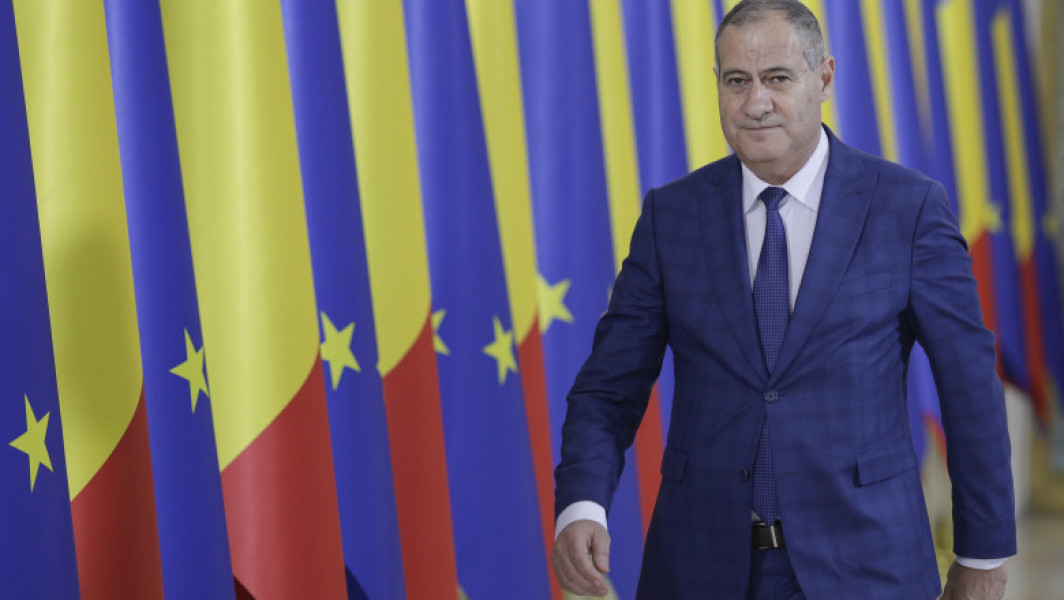 Sorin Grindeanu, interimarul șef al PSD, a declarat luni că nu vede nevoie ca vicepremierul Marian Neacșu să preia atribuțiile fostului vicepremier Dragoș Anastasiu în procesul de reformare a companiilor de stat. La sediul central al PSD, Grindeanu a spus că "nu. Eu nu cred că în acest moment lucrurile trebuie să fie discutate în această formă" și a anunțat o discuție în coalitie despre acest subiect miercuri, unde, potrivit lui, Ilie Bolojan va expune viziunea sa.