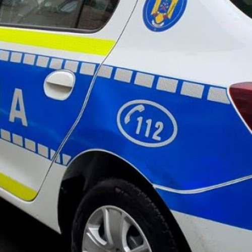 Doi bărbați acuzați de amenințări cu moartea și de agresiuni asupra unui polițist și unui jandarm, au fost arestați preventiv, potrivit unui comunicat al Parchetului de pe lângă Judecătoria Bălști. În document, semnat de prim-procurorul Daniel Guna, se menționează că unul dintre inculpați, D.M., ar fi comis trei infracțiuni de ultraj: două împotriva unui agent de poliție și una împotriva unui subofiter jandarm. Cel de-al doilea inculpat, P.M., este acuzat de două infracțiuni de ultraj, una împotriva polițistului și una împotriva jandarmului, notează digi24.ro.