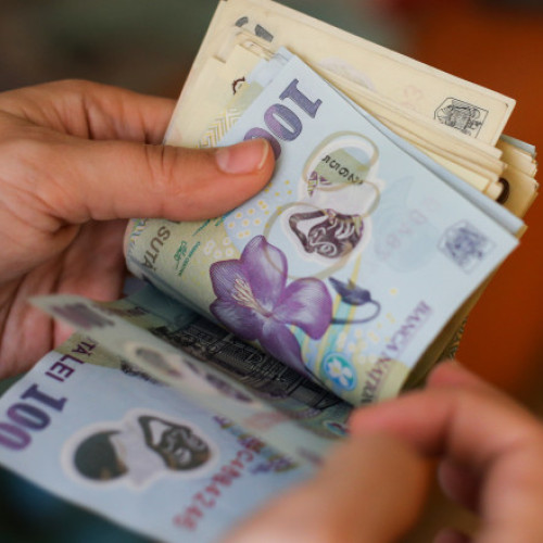 Începând cu 1 august 2025, contribuția de asigurări sociale de sănătate (CASS) va fi aplicată pensiilor care depășesc suma de 3.000 de lei lunar, anunță Casa Națională de Pensii (CNPP). Potrivit noilor reguli, CASS de 10% va fi calculată doar asupra sumei care depășește acest plafon, nu pentru întreaga pensie.
