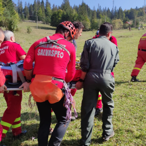 Bărbat rănit după ce a căzut în Prăpăstie în zona Cimpa