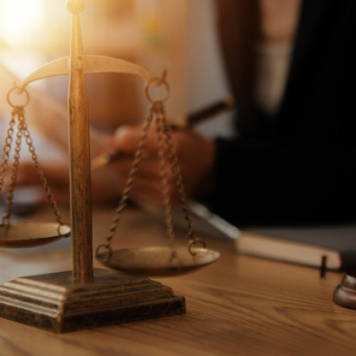 propunerile guvernului din 2025 pentru modificarea pensiilor de serviciu din justiție ridică probleme pentru independența sistemului judiciar