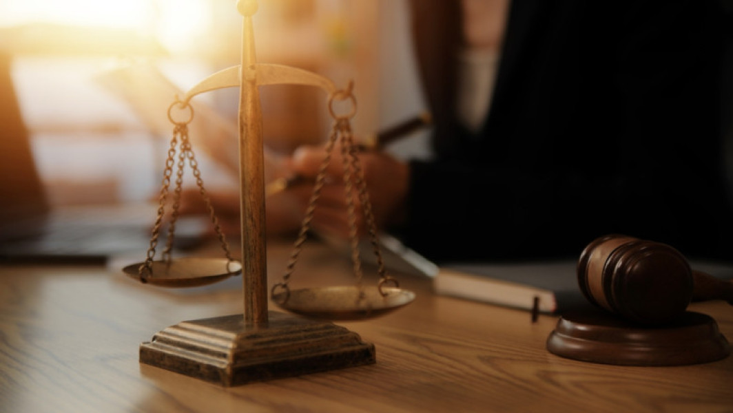 propunerile guvernului din 2025 pentru modificarea pensiilor de serviciu din justiție ridică probleme pentru independența sistemului judiciar