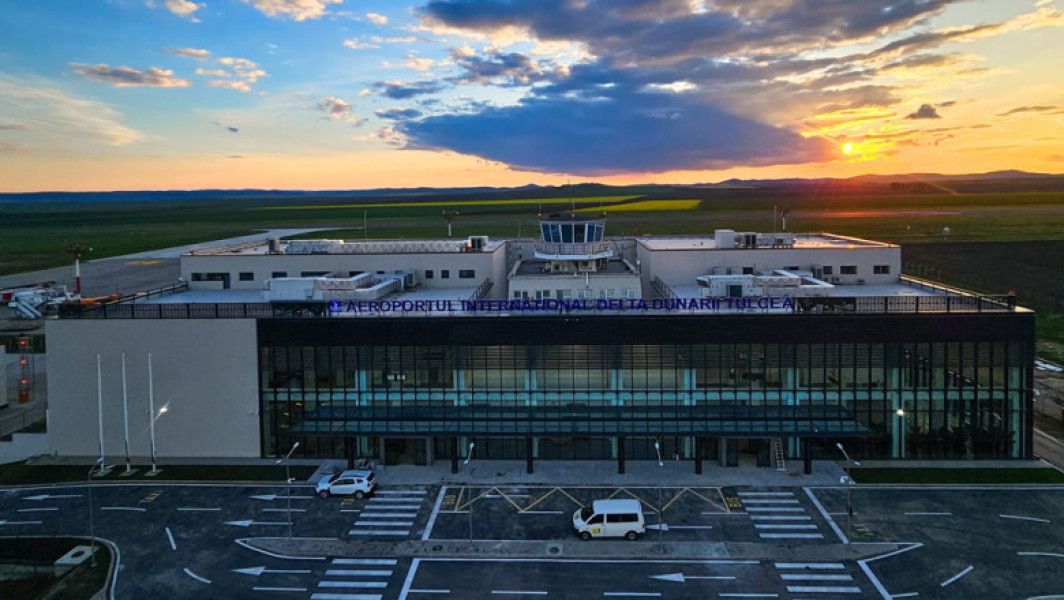 Aeroportul din Tulcea, cu doar opt pasageri în trei luni, continuă angajările pentru specialiști în handling