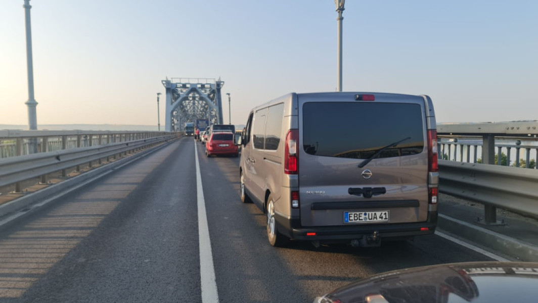 Aglomeratie pe DN 5 Giurgiu - Ruse din cauza lucrărilor pe podul peste Dunare