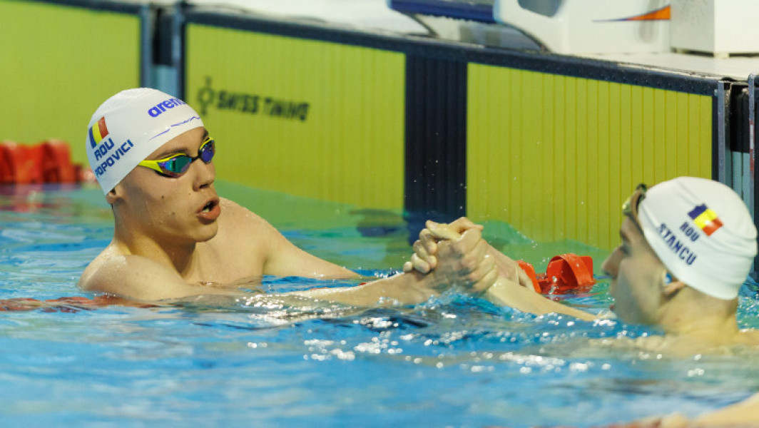 David Popovici se întoarce în țară cu titlul de dublu campion mondial la Singapore
