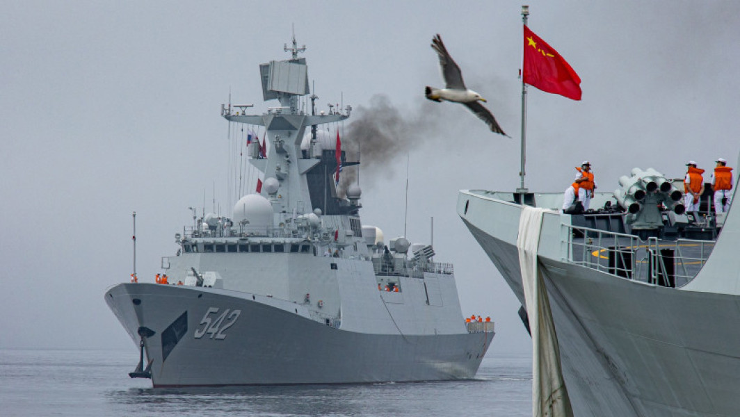 China și Rusia au început duminica exerciții navale comune în Marea Japoniei, în contextul în care cele două țări își doresc să își întărească parteneriatul în fața ceea ce consideră o dominație a Statelor Unite. Potrivit Ministerului rus al Apărării, citat de digi24.ro, aceste manevre, numite „Joint Sea-2025”, au început în apropierea portului Vladivostok.