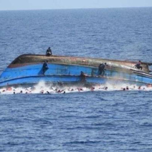 76 de persoane au murit după ce nava în care se aflau a naufragiat. Unde încercau să ajungă migranții