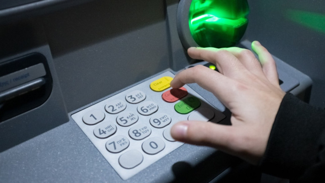 Băncile elene analizează un nou model de colaborare în rețeaua de ATM-uri