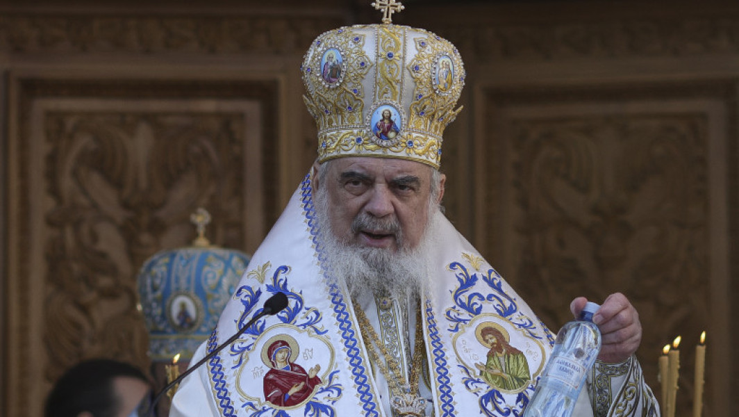 Patriarhia Română transmite condoleanțe familiei fostului președinte Ion Iliescu, subliniind faptul că acesta a avut mereu o atitudine respectuoasă față de Biserica Ortodoxă Română. Potrivit Patriarhiei, Iliescu a recunoscut importanța Bisericii în istoria și viața poporului român chiar înainte de a deveni președinte.