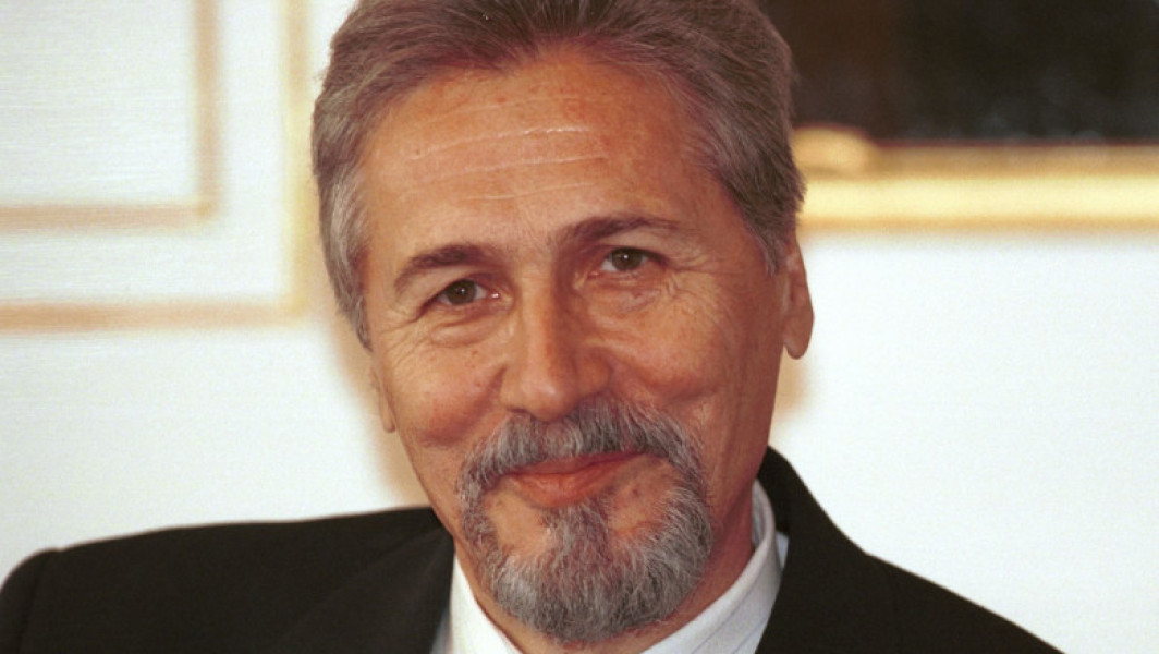Fosta conducere a țării a transmis condoleanțe după decesul lui Ion Iliescu, o figură importante în istoria recentă a României. Emil Constantinescu, fost președinte al țării, a adresat un mesaj în care afirmă că Iliescu, la momentul ultimei sale ieșiri din această viață, a trecut peste hotarul judecății mediului contemporan și se va confrunta cu judecata istoriei.