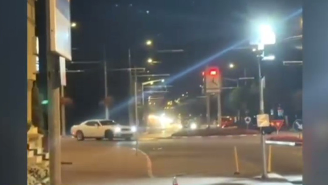 Tânăr căutat de poliție după ce a făcut drifturi în centrul orașului Târgu Jiu