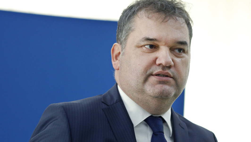 reducerea a peste 40.000 de posturi în administrația locală, o economie de 2,2 miliarde de lei pe an