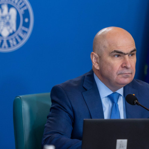 Primarii comunelor din țară au avut o întâlnire cu premierul Ilie Bolojan, discuție care a durat aproape două ore. Edilii s-au plâns că proiectele de investiții sunt blocate și au cerut ca Guvernul să suporte integral anumite cheltuieli locale, precum transportul profesorilor și salariile asistenților personali.