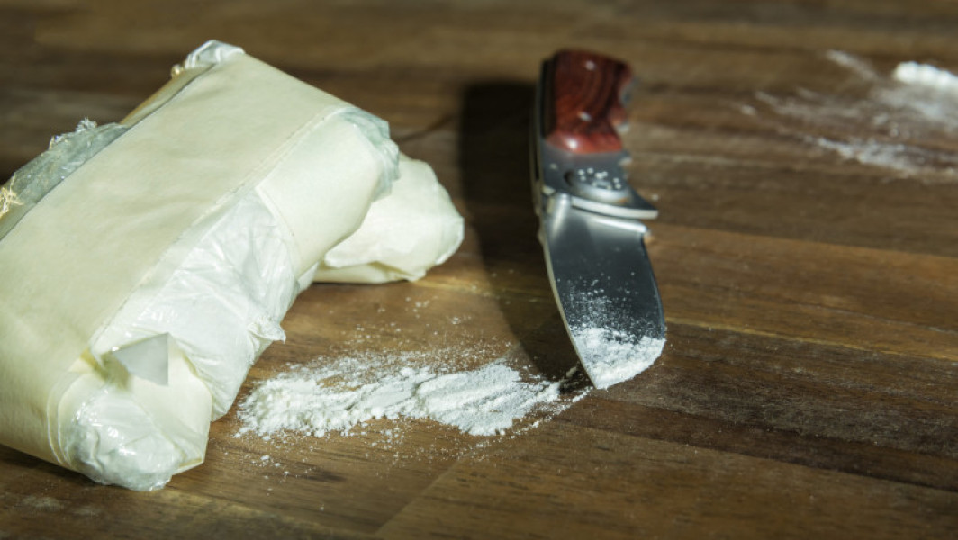 Doi suspecti retinuti dupa descoperirea a peste 66 de kilograme de cocaina in judetul Sibiu