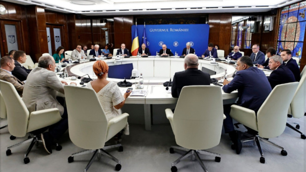 Întâlnire între Bolojan și reprezentanții Guvernului privind finanțarea proiectelor locale