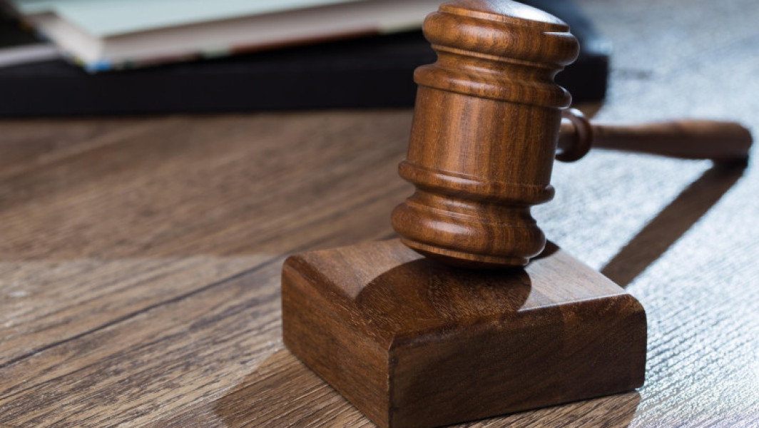 judecători ai instanței supreme au înlocuit măsura arestului preventiv cu controlul judiciar pentru trei dintre inculpați în dosarul mercenarilor lui Horatiu Potra, acuzați de tentativa de a organiza acte împotriva ordinii constituționale. Pentru alți 11 inculpați, instanța a hotărât să înlocuiască arestul la domiciliu cu controlul judiciar, conform deciziei citate de digi24.ro.