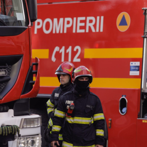 Incendiu la o locuință din Arad, trei persoane intoxicate cu fum