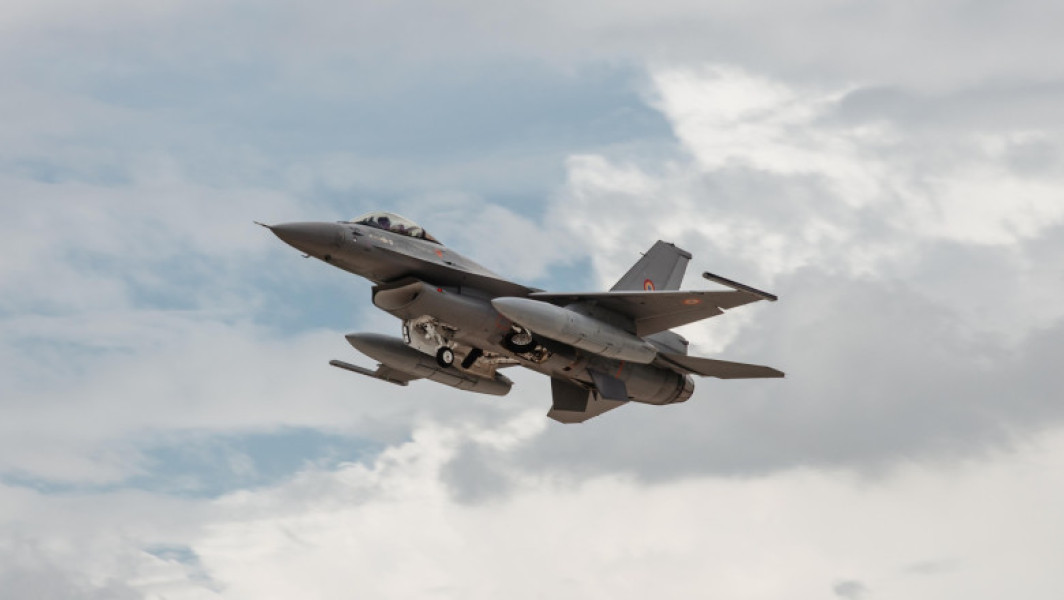 Trei aeronave F-16 obținute de Norvegia intră în dotarea forțelor aeriene române