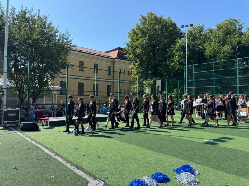 Clopoțelul sună la Colegiul Național Costache Negruzzi: începutul anului școlar