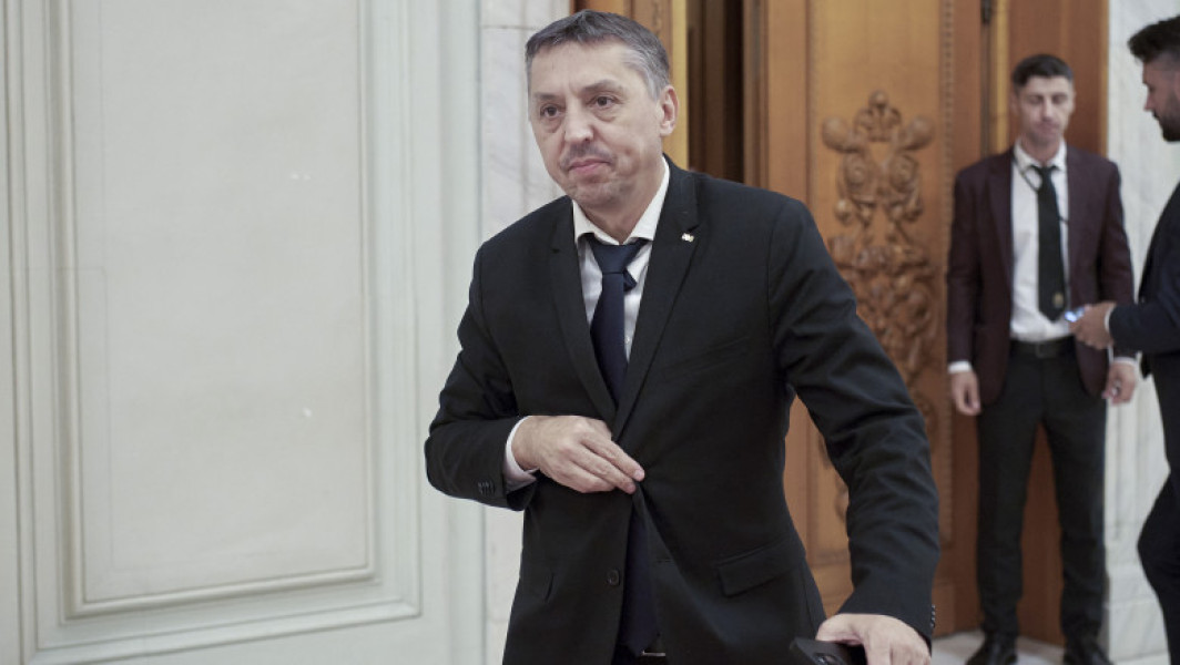 AUR depune moțiune împotriva ministrului Educației Daniel David
