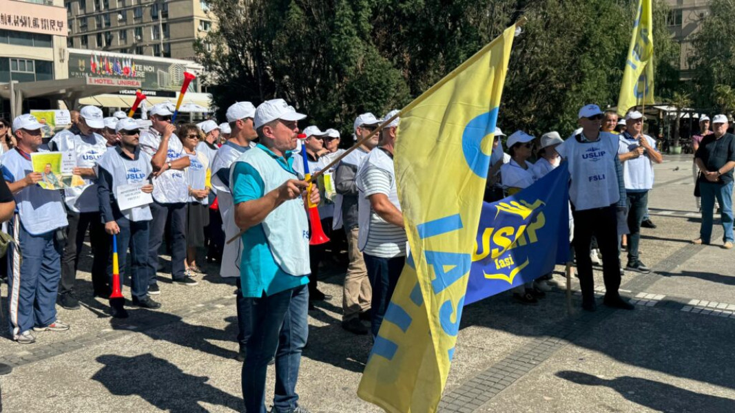 Angajații din învățământul ieșean protestează față de măsurile guvernamentale