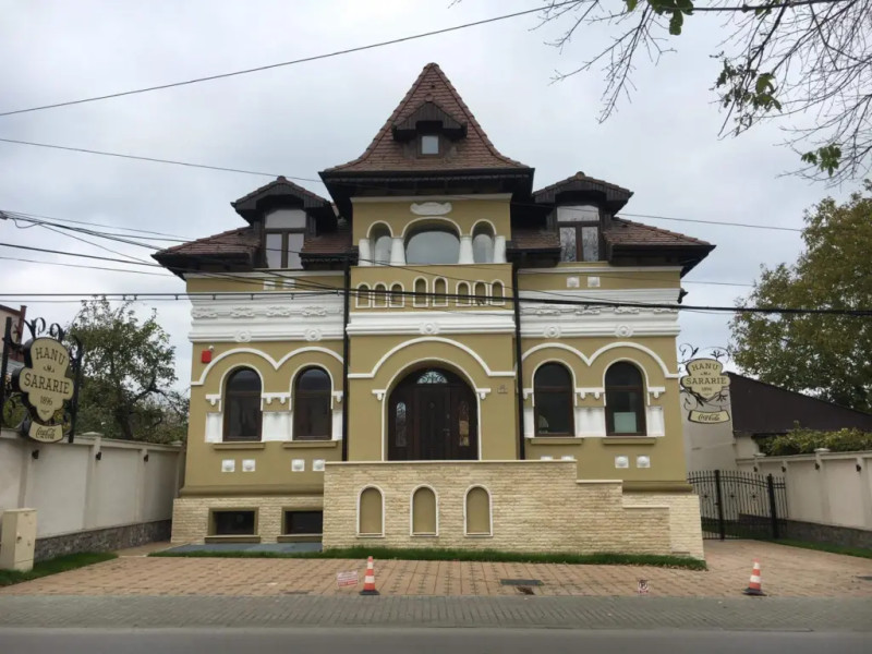 Hanu’ Sărărie din Copou, scos la vânzare pentru 2,9 milioane euro