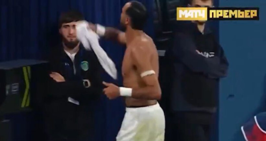 Nader Ghandri recuperează tricoul oferit unui fan după anularea cartonașului roșu în Cupa Rusiei