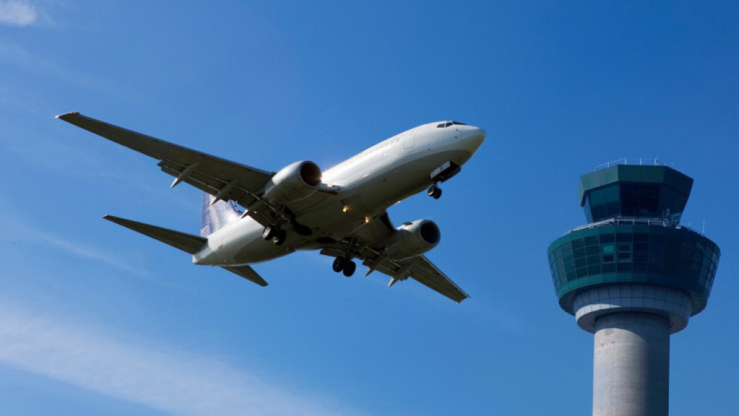 Băiat afgan de 13 ani a călătorit ascuns în trenul de aterizare al unui avion Kabul-New Delhi